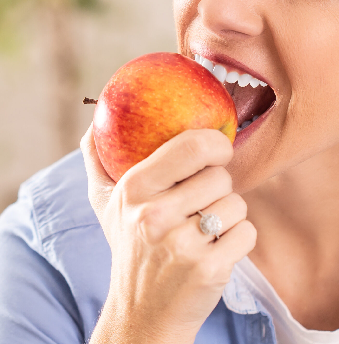 Más allá del cepillado: 9 Alimentos para unos Dientes Perfectos